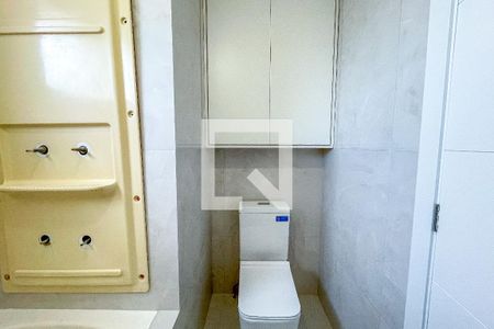 Apartamento à venda com 84m², 2 quartos e 2 vagasBanheiro da Suíte 2