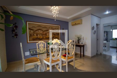 Casa de condomínio à venda com 280m², 5 quartos e 4 vagasSala