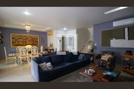 Casa de condomínio à venda com 280m², 5 quartos e 4 vagasSala