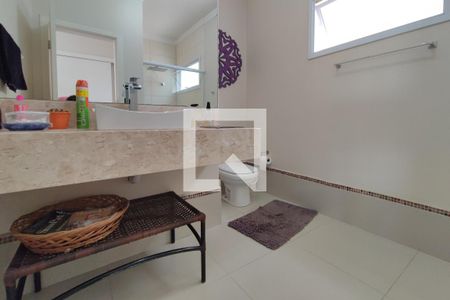 Casa de condomínio para alugar com 335m², 4 quartos e 6 vagasLavabo