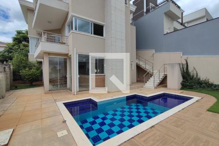 Casa de condomínio para alugar com 335m², 4 quartos e 6 vagasQuintal - Piscina