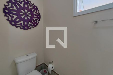 Casa de condomínio para alugar com 335m², 4 quartos e 6 vagasLavabo