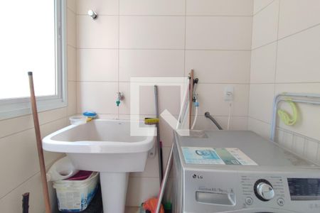 Casa de condomínio para alugar com 335m², 4 quartos e 6 vagasÁrea de Serviço