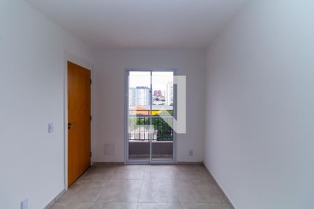Sala de apartamento para alugar com 2 quartos, 48m² em Vila Paulo Silas, São Paulo