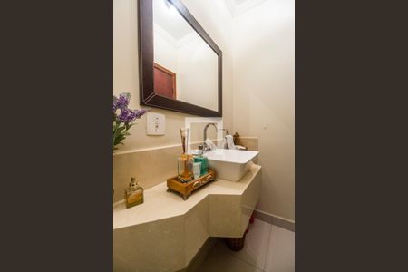 Casa de condomínio à venda com 849m², 4 quartos e 6 vagasLavabo