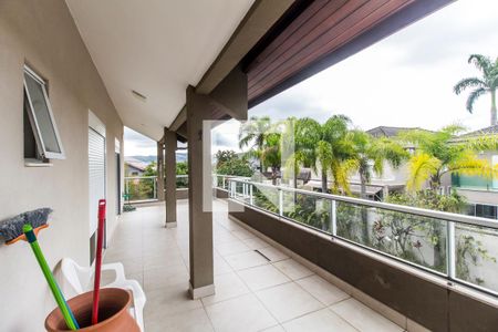 Casa de condomínio à venda com 849m², 4 quartos e 6 vagasVaranda da Suíte 1