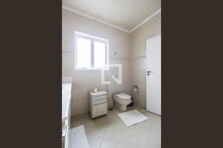 Casa de condomínio à venda com 849m², 4 quartos e 6 vagasBanheiro da Suíte 1