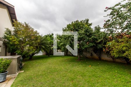 Casa de condomínio à venda com 849m², 4 quartos e 6 vagasQuintal