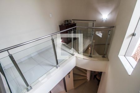 Casa de condomínio à venda com 849m², 4 quartos e 6 vagasEscada