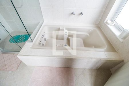 Casa de condomínio à venda com 849m², 4 quartos e 6 vagasBanheiro da Suíte 1