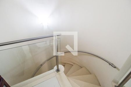 Casa de condomínio à venda com 849m², 4 quartos e 6 vagasEscada