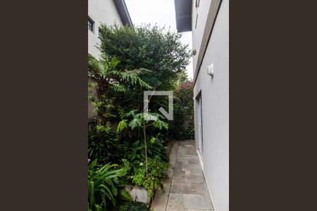 Casa de condomínio à venda com 849m², 4 quartos e 6 vagasQuintal