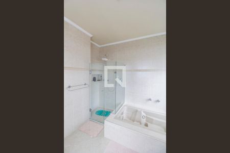 Casa de condomínio à venda com 849m², 4 quartos e 6 vagasBanheiro da Suíte 1