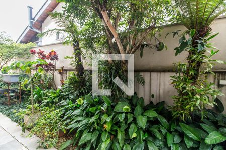 Casa de condomínio à venda com 849m², 4 quartos e 6 vagasVista da Sala de TV