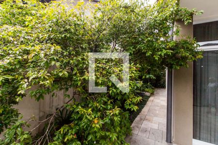 Casa de condomínio à venda com 849m², 4 quartos e 6 vagasQuintal