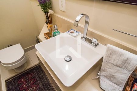 Casa de condomínio à venda com 849m², 4 quartos e 6 vagasLavabo