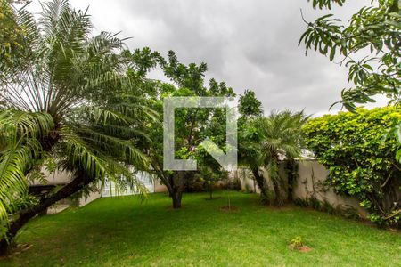 Casa de condomínio à venda com 849m², 4 quartos e 6 vagasQuintal