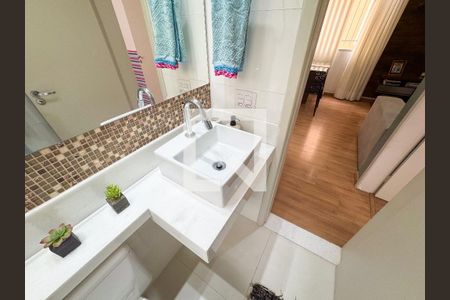 Banheiro de apartamento para alugar com 2 quartos, 48m² em Camargos, Belo Horizonte