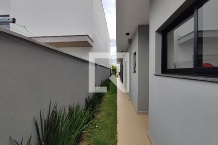 Casa de condomínio à venda com 200m², 3 quartos e 4 vagasCorredor - Quintal