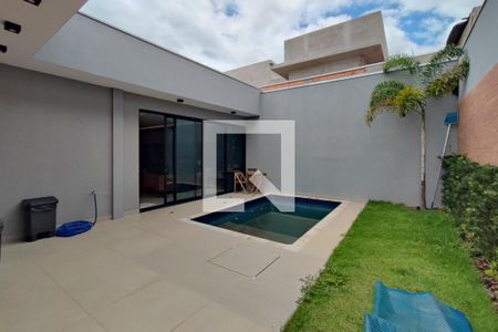 Casa de condomínio à venda com 200m², 3 quartos e 4 vagasPiscina