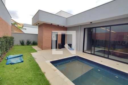 Casa de condomínio à venda com 200m², 3 quartos e 4 vagasPiscina