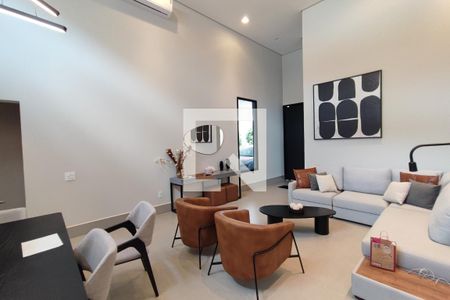 Sala de casa de condomínio à venda com 3 quartos, 200m² em Swiss Park, Campinas