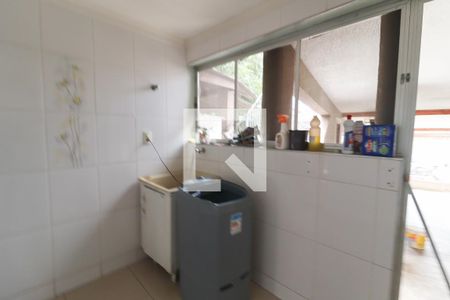 Casa à venda com 290m², 3 quartos e 5 vagas Casa à venda com 290m², 3 quartos e 5 vagasCozinha e Área de Serviço