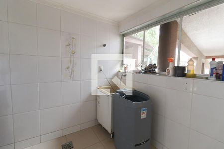 Casa à venda com 290m², 3 quartos e 5 vagas Casa à venda com 290m², 3 quartos e 5 vagasCozinha e Área de Serviço