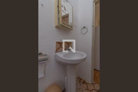 Casa à venda com 220m², 6 quartos e 2 vagasCasa 2 Banheiro