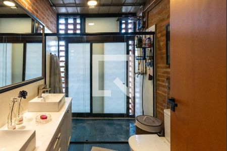 Casa à venda com 330m², 3 quartos e 4 vagasBanheiro da Suíte 1