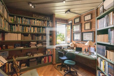 Casa à venda com 330m², 3 quartos e 4 vagasEscritório