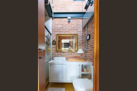 Casa à venda com 330m², 3 quartos e 4 vagasBanheiro da Suíte 2