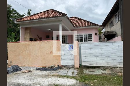 Casa de condomínio à venda com 180m², 3 quartos e 1 vagaPlaquinha Quinto Andar e Fachada