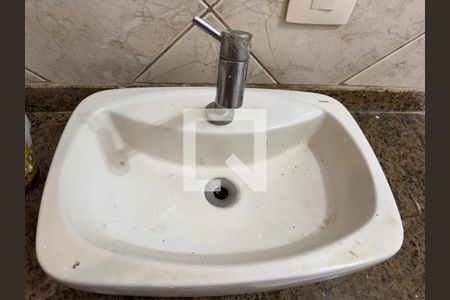 Casa de condomínio à venda com 180m², 3 quartos e 1 vagaBanheiro Social