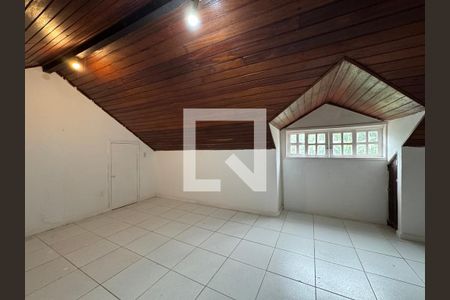 Casa de condomínio à venda com 180m², 3 quartos e 1 vagaSótão