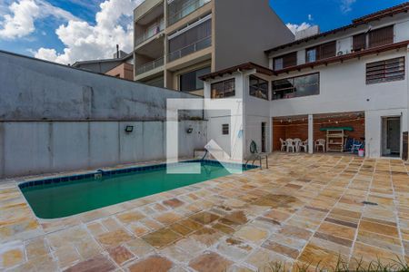 Casa à venda com 424m², 3 quartos e 4 vagas Casa à venda com 424m², 3 quartos e 4 vagasÁrea externa
