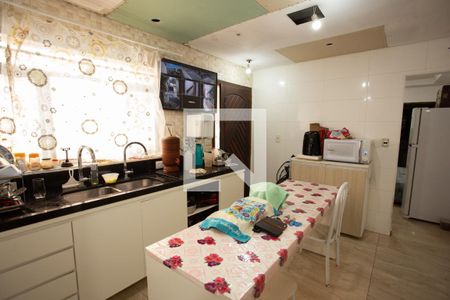 Casa à venda com 208m², 5 quartos e 2 vagas Casa à venda com 208m², 5 quartos e 2 vagasCOZINHA