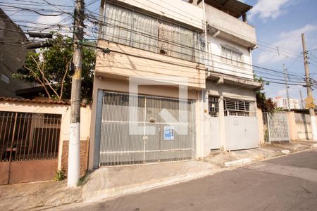Casa à venda com 208m², 5 quartos e 2 vagas Casa à venda com 208m², 5 quartos e 2 vagasFACHADA