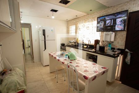 Casa à venda com 208m², 5 quartos e 2 vagas Casa à venda com 208m², 5 quartos e 2 vagasCOZINHA