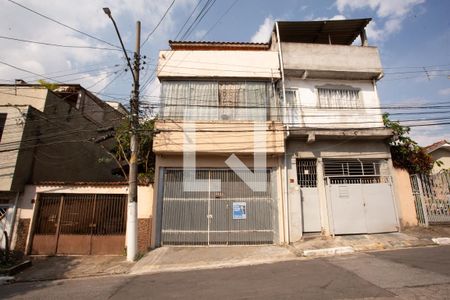 Casa à venda com 208m², 5 quartos e 2 vagas Casa à venda com 208m², 5 quartos e 2 vagasFACHADA