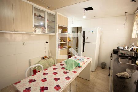 Casa à venda com 208m², 5 quartos e 2 vagas Casa à venda com 208m², 5 quartos e 2 vagasCOZINHA