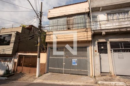Casa à venda com 208m², 5 quartos e 2 vagas Casa à venda com 208m², 5 quartos e 2 vagasFACHADA