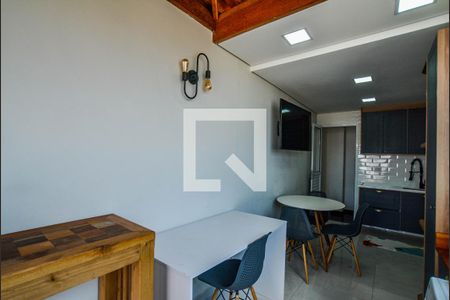 Apartamento para alugar com 100m², 2 quartos e 1 vagaÁrea de Serviço