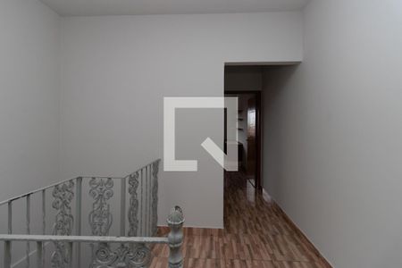 Casa à venda com 190m², 3 quartos e 2 vagas Casa à venda com 190m², 3 quartos e 2 vagasHall da escada