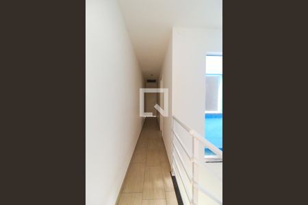 Casa à venda com 180m², 3 quartos e 4 vagas Casa à venda com 180m², 3 quartos e 4 vagasHall