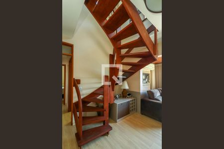 Apartamento à venda com 170m², 2 quartos e 2 vagasEscada