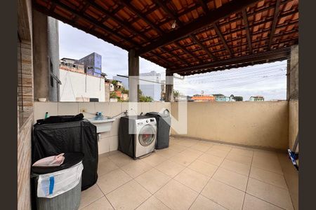 Casa à venda com 266m², 3 quartos e 5 vagas Casa à venda com 266m², 3 quartos e 5 vagasLavanderia