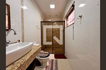 Casa à venda com 266m², 3 quartos e 5 vagas Casa à venda com 266m², 3 quartos e 5 vagasBanheiro