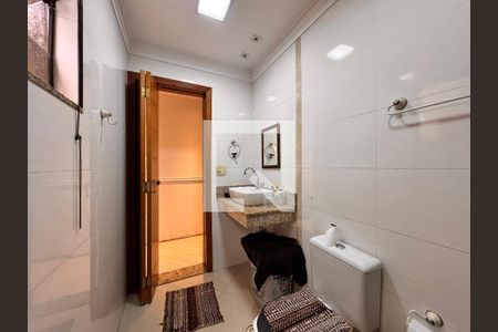 Casa à venda com 266m², 3 quartos e 5 vagas Casa à venda com 266m², 3 quartos e 5 vagasBanheiro