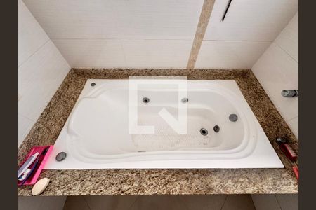 Casa à venda com 266m², 3 quartos e 5 vagas Casa à venda com 266m², 3 quartos e 5 vagasBanheiro da Suíte